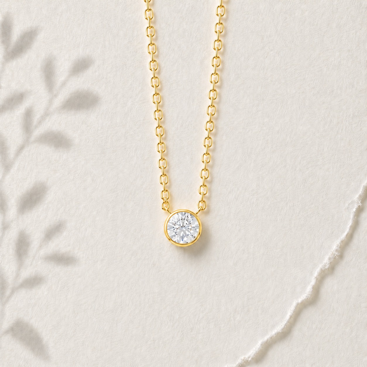 Focus necklace pendant - 14ct yellow gold, for what matters now.